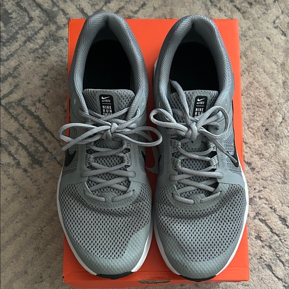 Nike Men's Run Swift 2 Running Shoe Gray and Black Shoes - Picture 2 of 10